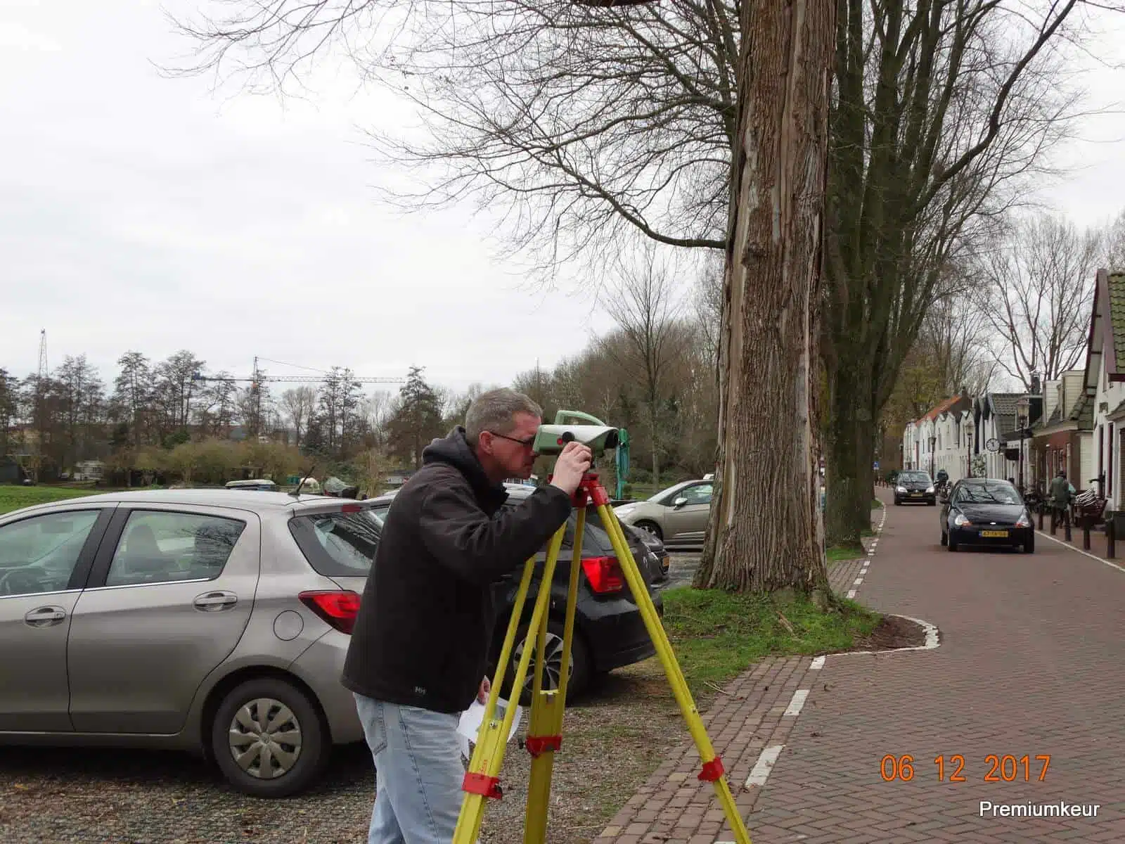 Hoogtemeting met meetapparatuur op straat voor de lintvoegmeting